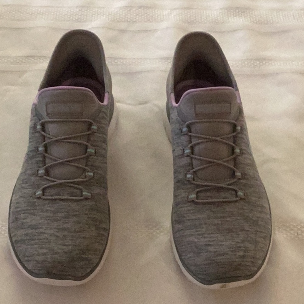 Sketchers slip-in